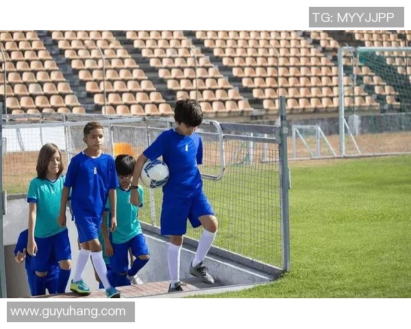 足球明星的成长之路：从青训到职业生涯的蜕变与挑战