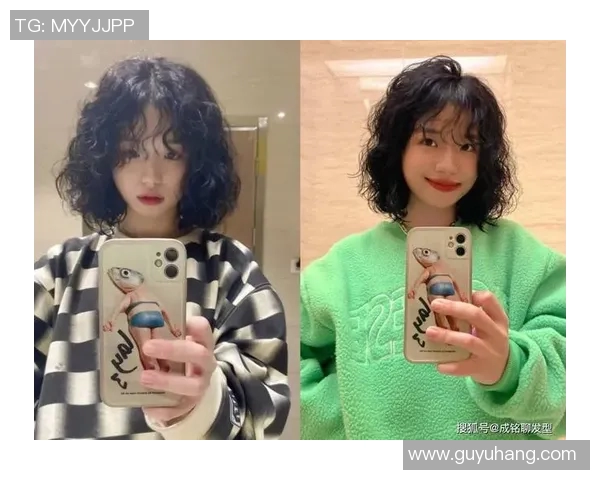 短卷发女生的足球明星发型灵感与时尚搭配技巧分享