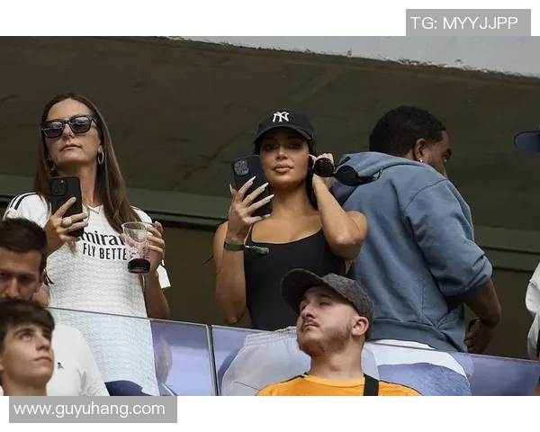 足球明星携手卡戴珊品牌引领时尚潮流掀起全球热潮